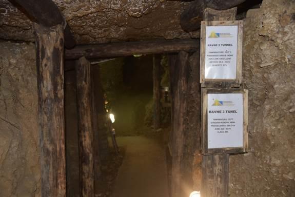 VOLONTERI ČISTE I UREĐUJU NOVE METRE TUNELA „RAVNE 3“