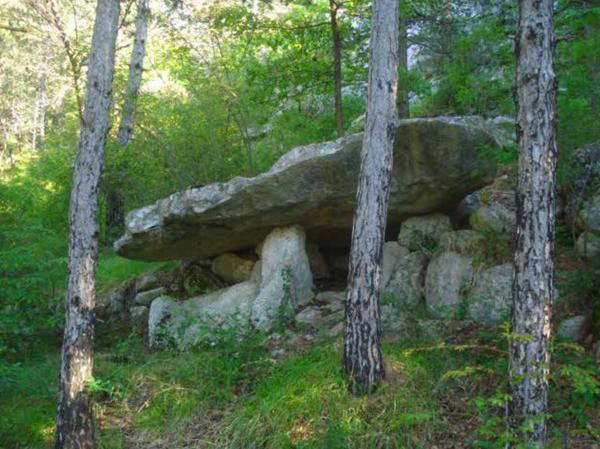 PRAPOVIJESNI DOLMEN IZ TUGARA KOD SPLITA