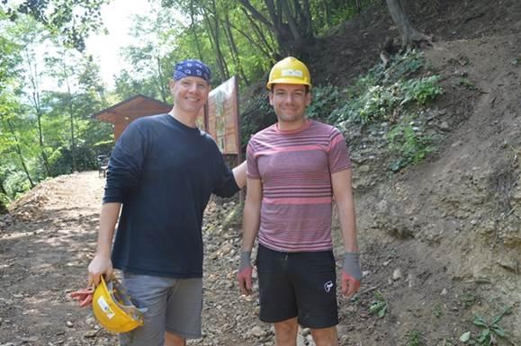 AMERIKANAC DARELL U VISOKO SE VRATIO NAKON VOLONTIRANJA U JUNU, A SA SOBOM POVEO I PRIJATELJA JIMA