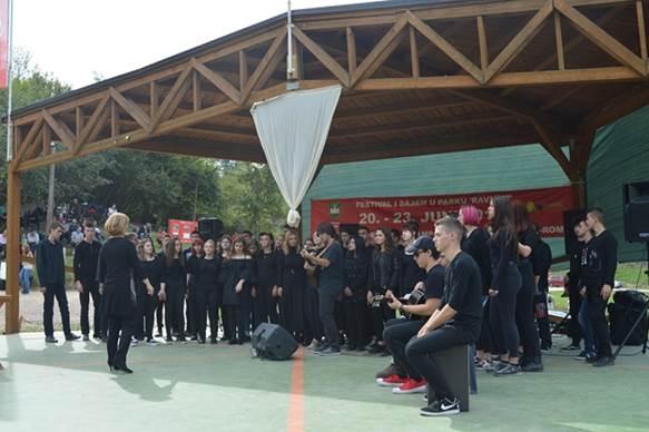 HOR SREDNJE MUZIČKE ŠKOLE IZ SARAJEVA ULJEPŠAO PROSLAVU JESENJEG EKVINOCIJA