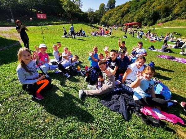 SCHOOL IN SARAJEVO CLOSED – FOR A WHOLE-DAY EXCURSION TO THE BEAUTIFUL PARK ‘RAVNE 2’ IN VISOKO