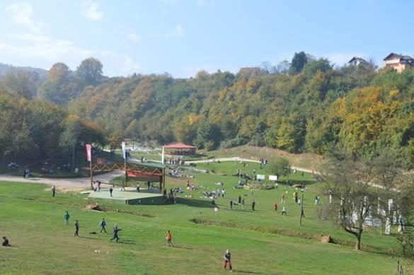 I SARAJEVSKA O.Š.“SAFVET-BEG BAŠAGIĆ“ ZAKLJUČALA UČIONICE NA JEDAN DAN, A SVI UČENICI I UPOSLENICI UŽIVALI U IZLETU U BOSANSKU DOLINU PIRAMIDA