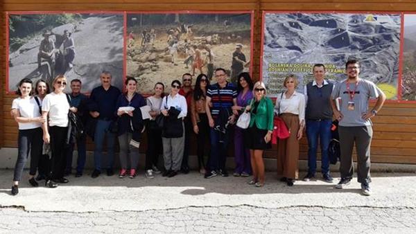 NA RAVNAMA I MEĐUNARODNA GRUPA U ORGANIZACIJI CIK-a