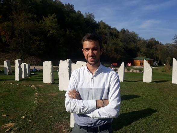 PROFESOR GITARE MIRZA HATUNIĆ U PARKU „RAVNE 2“ PRONAŠAO IDEALAN SPOJ PRIRODE I MUZIKE