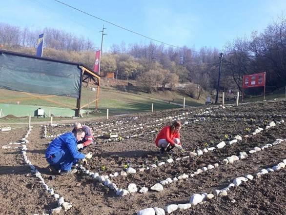 PARK „RAVNE 2“ SE PRETVARA U „PARK CVIJEĆA“