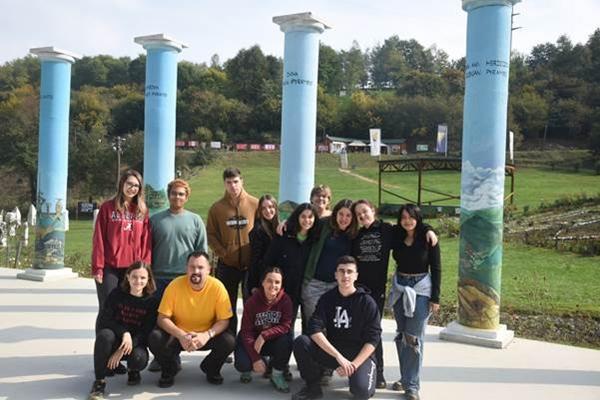 UČENICI KOLEDŽA UJEDINJENOG SVIJETA IZ MOSTARA PONOVO NA VOLONTIRANJU U VISOKOM