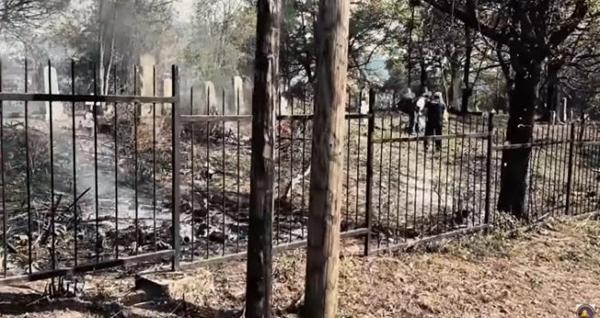 Zašto bi neko čistio zapušteno pravoslavno groblje u centru Sarajeva, nakon pet decenija propadanja?! E, pa, evo zašto…