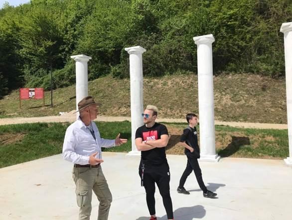 YOUTUBE ZVIJEZDA NUNI I DR. SEMIR OSMANAGIĆ U DOKUMENTARCU O BOSANSKOJ DOLINI PIRAMIDA