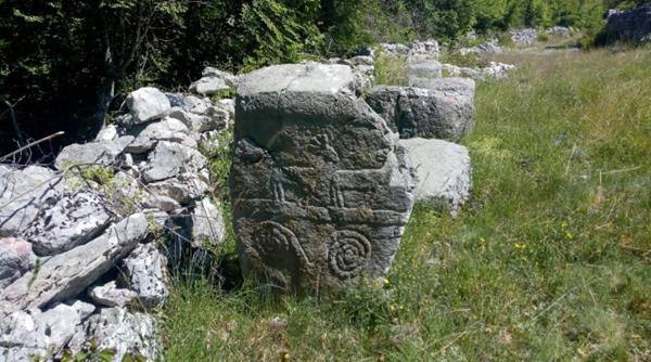 DEVASTIRANA NEKROPOLA STEĆAKA NA PLITVAČAMA