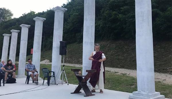 „ODBRANA SOKRATOVA“ IZAZVALA OVACIJE PUBLIKE U „VREMEPLOVU“