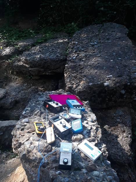 DOBRE VRIJEDNOST NEGATIVNIH IONA NA PIRAMIDAMA, A NAJBOLJE U ZELENOJ KRISTALNOJ PIRAMIDI