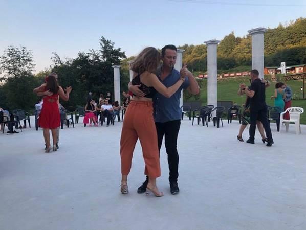 ARGENTINSKI TANGO ZA ZALJUBLJENIKE PLESA U „VREMEPLOVU“