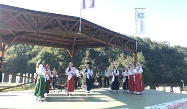 POSJETIOCE PARKA „RAVNE 2“ ZABAVILI ČLANOVI KUD „ŽELJEZARA“ ZENICA