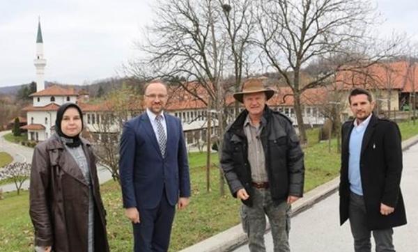 Dr. Osmanagić u društvu direktora Handžića posjetio Medresu „Osman ef. Redžović“