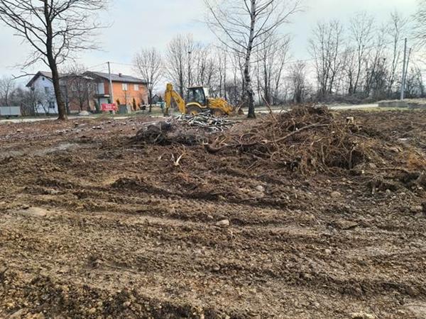 FONDACIJA PROŠIRUJE VELIKI PARKING NA RAVNAMA