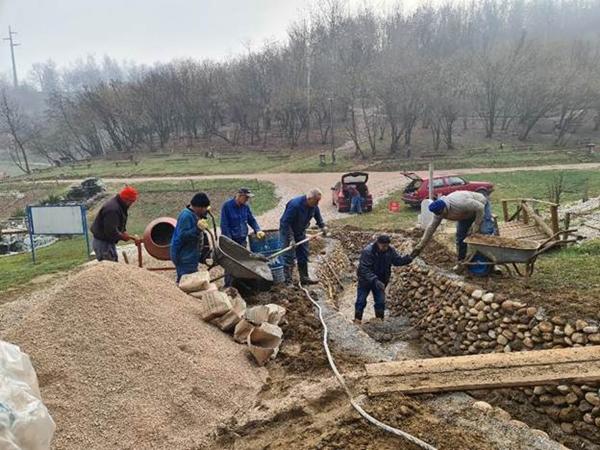 IZGRADNJA KAMENE OBALE U POTOKU PARKA ‘RAVNE 2’