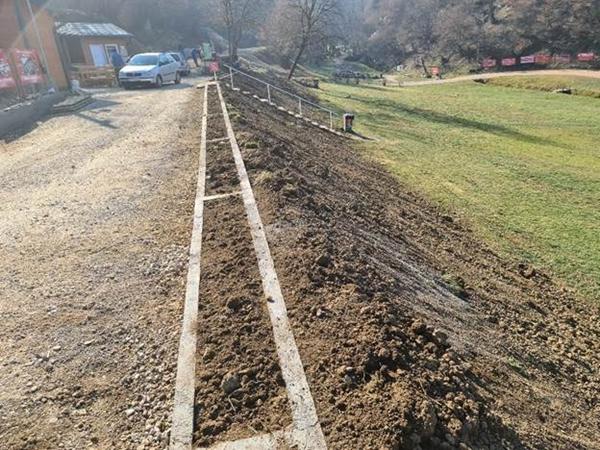 BETONSKE ŽARDINJERE NA ULAZU U PARK ‘RAVNE 2’