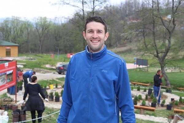 TIM „THINK GREEN“ U AKCIJI UKRAŠAVANJA I UREĐENJA PARKA „RAVNE 2“