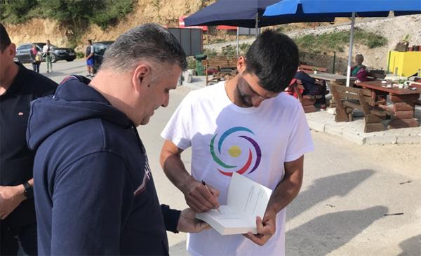 Nakon napornog treninga Nole ponovo sa fanovima i u tunelima