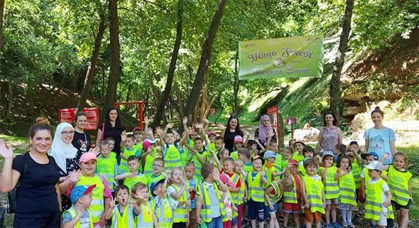 MALIŠANI IZ VRTIĆA „ABAKUS“ UŽIVALI U SADRŽAJIMA KOMPLEKSA RAVNE