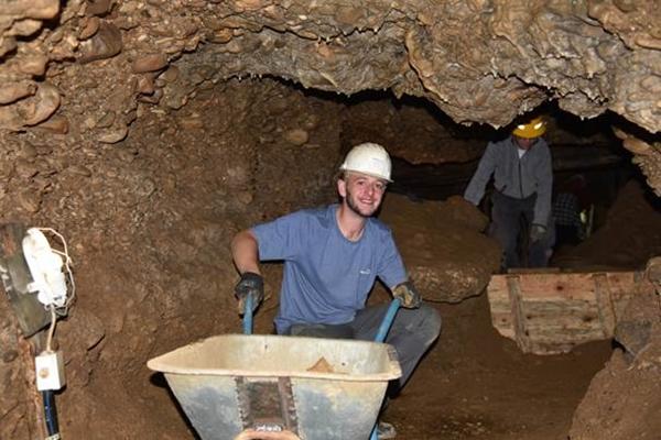 BRITANAC LEWIS NICOL STIGAO NA DVOMJESEČNO VOLONTIRANJE U BOSANSKU DOLINU PIRAMIDA