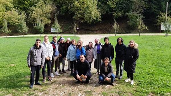 UČENICI MOSTARSKOG KOLEDŽA VOLONTIRALI U TUNELIMA „RAVNE 3“