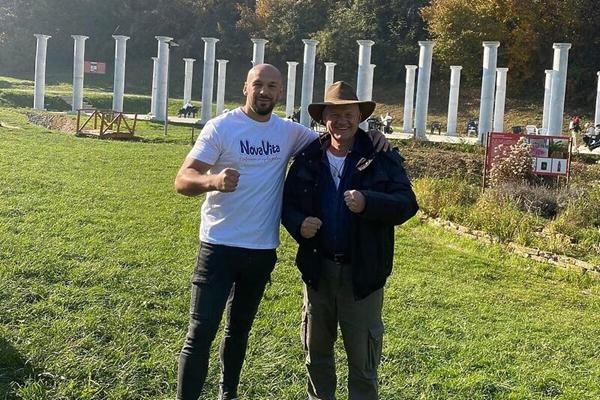 Iron Puki posjetio “piramide” u Visokom, Osmanagić mu poželio svjetsku titulu
