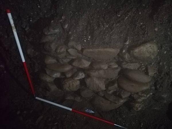 Novootkriveni suhozidi u tunelima Ravne