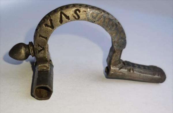 PRONAĐENA KOPČA S IMENOM CARA DIVA