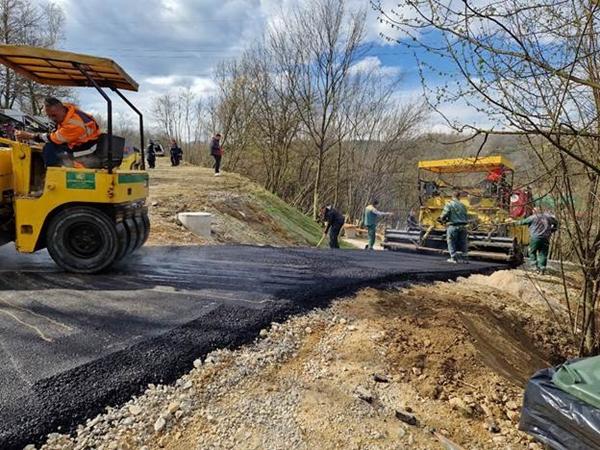FONDACIJA ZAVRŠILA ASFALTIRANJE ČETVRTE DIONICE PUTA U KOMPLEKSU ‘RAVNE’