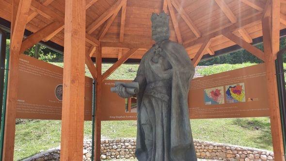 Svečanost u parku “Ravne 2”: Otkrivena statua Kralja Tvrtka Kotromanića