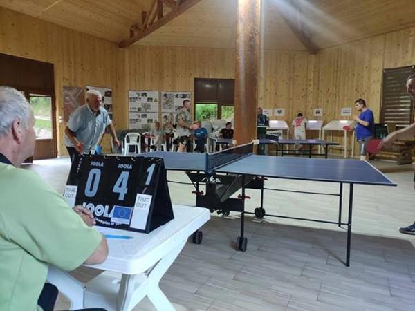 ZANIMLJIV STONOTENISKI TURNIR U PARKU „RAVNE 2“