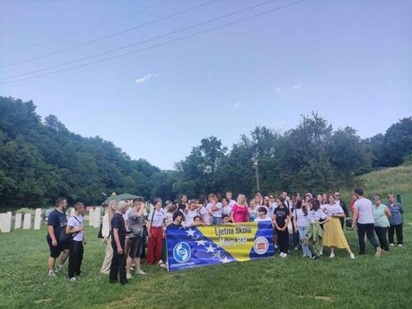 UČESNICI LJETNE ŠKOLE „MOJA BIH 2023.“ JEDAN DAN ŠKOLE PROVELI U BOSANSKOJ DOLINI PIRAMIDA