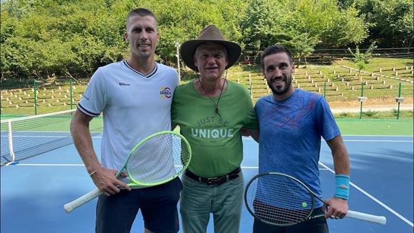 Semir, Nerman i Damir vas pozivaju na teniski spektakl u parku “Ravne 2”