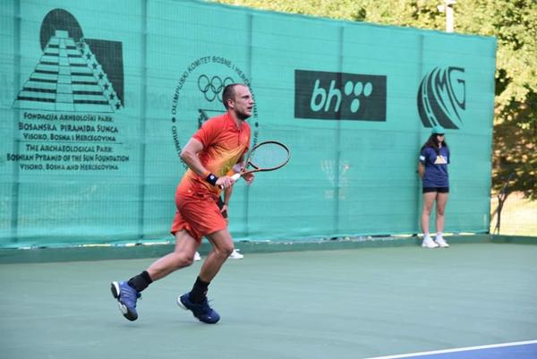 MIRZA BAŠIĆ TRENIRAO U PARKU “RAVNE 2” I ZAHVALIO SE NA DRUŠTVENIM MREŽAMA