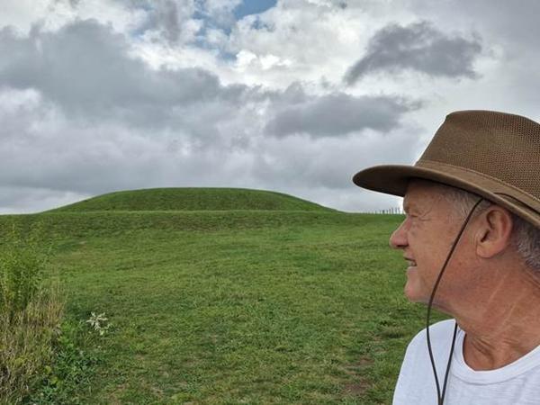 DR SAM OSMANAGICH VISITED THE PYRAMIDS IN WISCONSIN