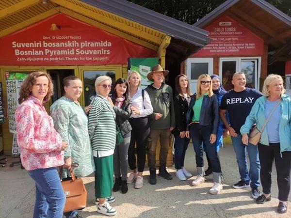 MALIŠANI IZ SARAJEVSKOG VRTIĆA I NASTAVNICI IZ ŽIVINICA UŽIVAJU U BOSANSKOJ DOLINI PIRAMIDA