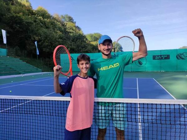 KAN AHIĆ, SVJETSKI TENISKI BROJ 1 U KONKURENCIJI DO 11 GODINA NA PRIPREMAMA U BOSANSKOJ DOLINI PIRAMIDA