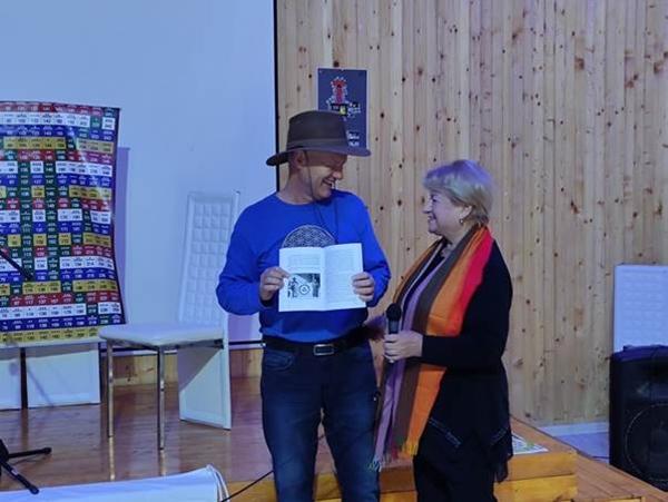 U PARKU „RAVNE 2“ ODRŽANO PREDAVANJE „ČAROLIJA NOVOG VREMENA“ BEOGRAĐANKE MIRE KORAĆ