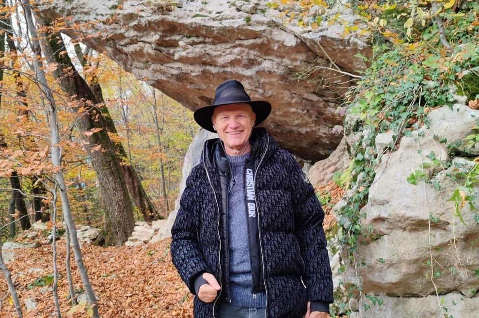 Dr. Semir Osmanagić obiskal megalit na Planini pri Sevnici: “Slovenija je dežela čudes!”