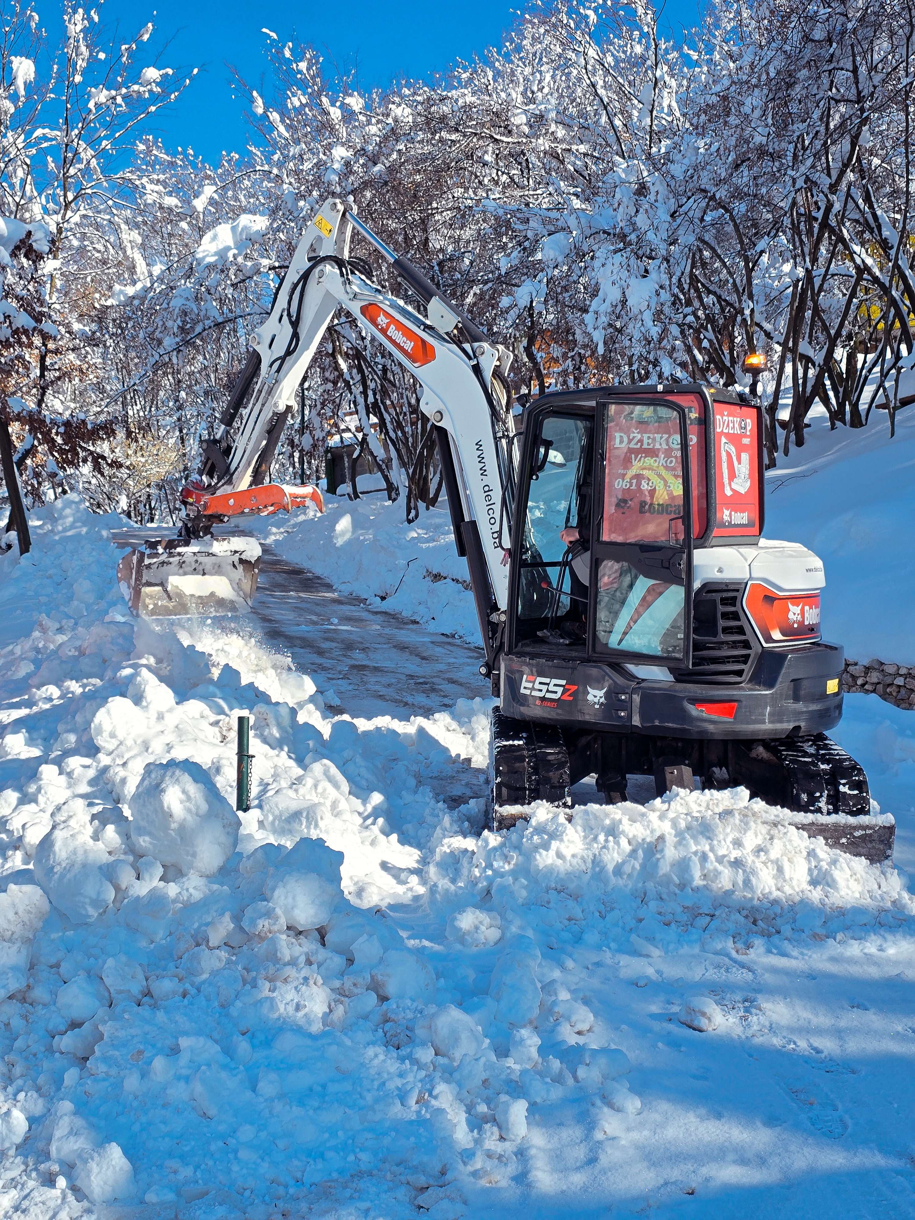 FOUNDATION CLEAN ACCESS ROADS TO THE RVNE COMPLEX