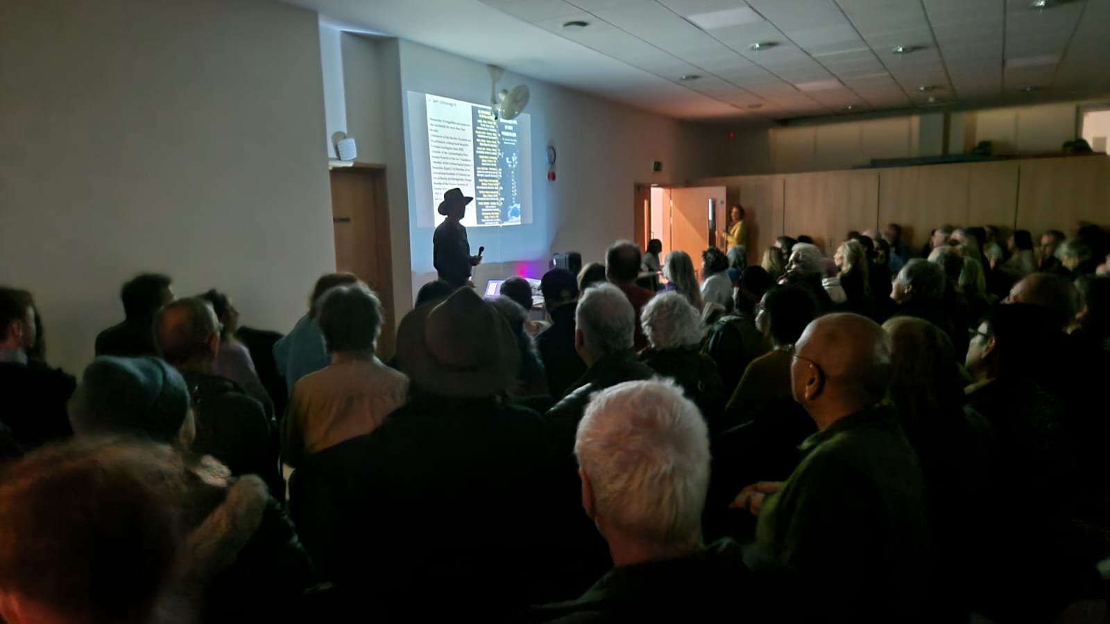 250 ljudi na prvom predavanju u Londonu