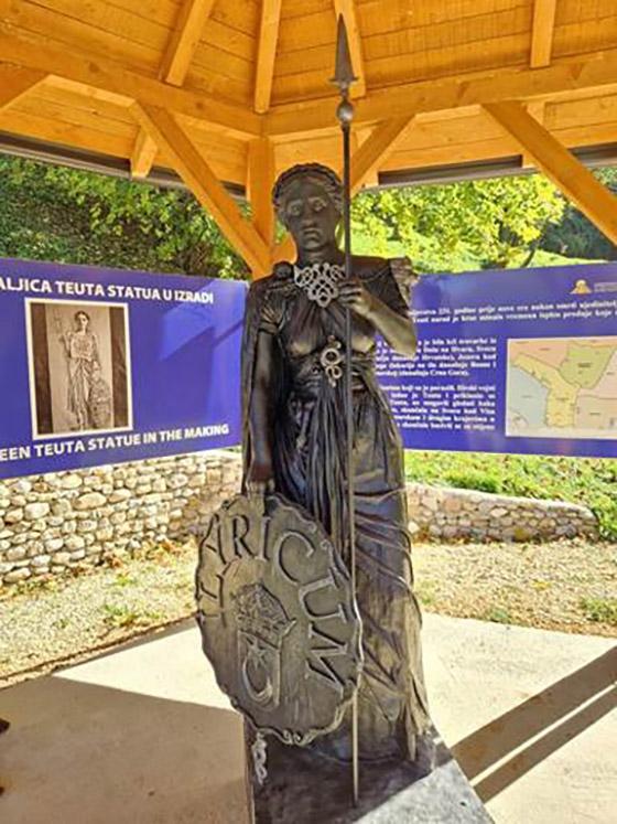 DVOSTRUKA SVEČANOST OTVARANJA: KRALJICA TEUTA I ORIGINALNI STEĆAK