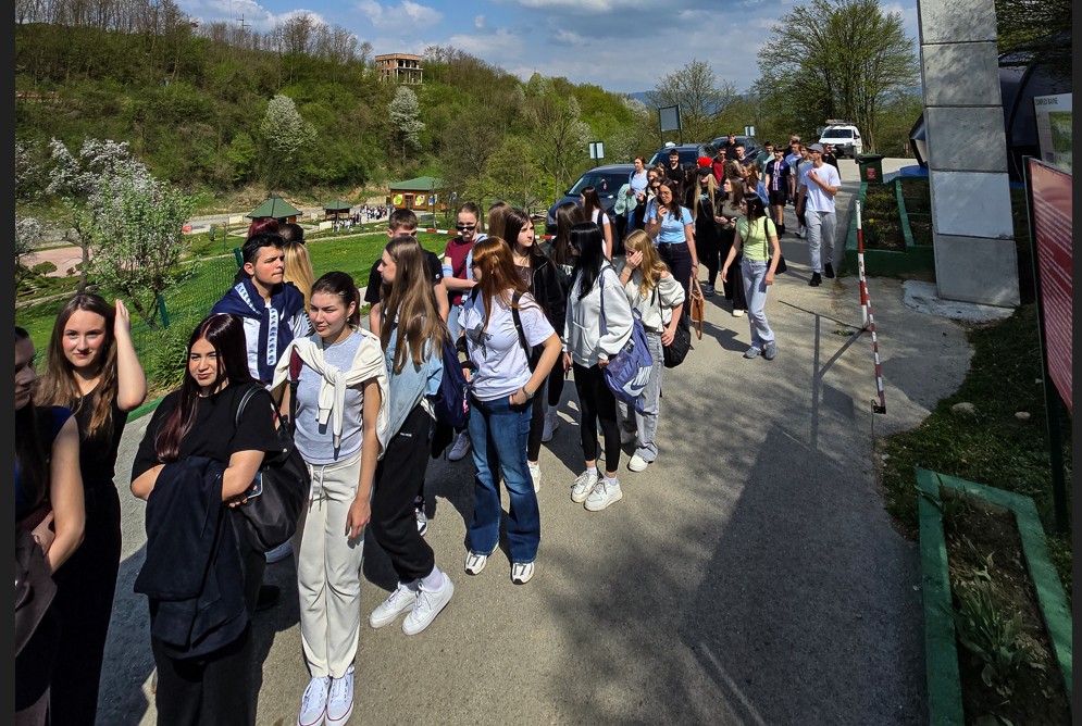 Učenici Srednje medicinske škole iz Tuzle posjetili Park Ravne 2 i oduševili se njegovim sadržajem