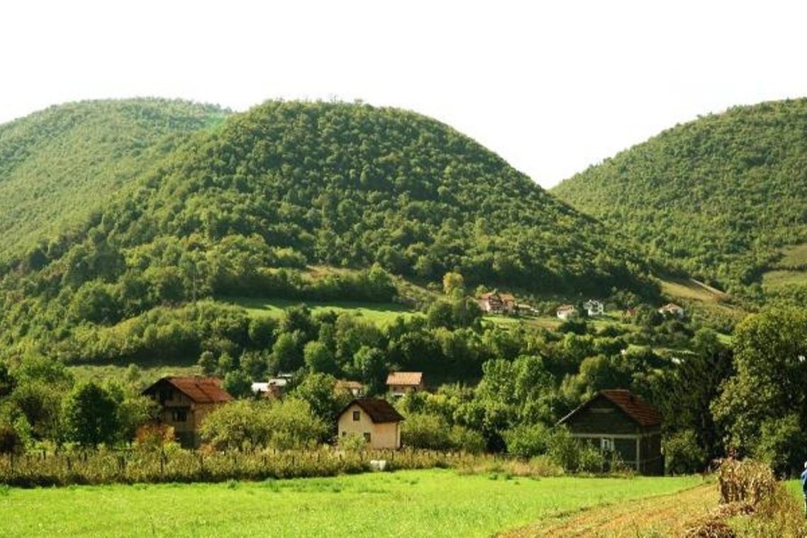NAUČNI ČASOPIS POTVRDIO: BOSANSKA PIRAMIDA LJUBAVI JE CENTRALNA TAČKA GEOMETRIJE DOLINE PIRAMIDA