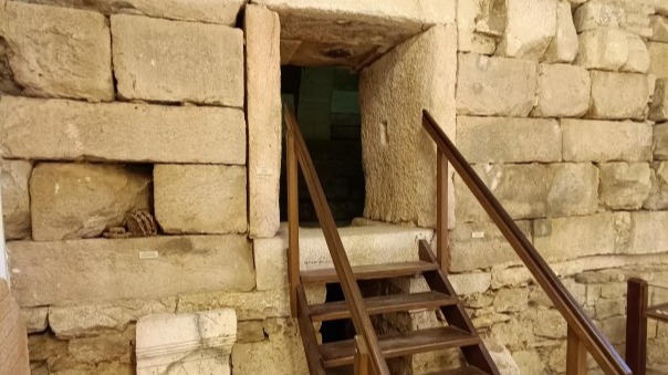 MAUZOLEJ U ŠKRIPU NA BRAČU