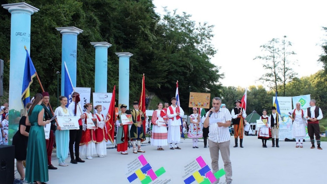 Međunarodna smotra folklora ponovo stiže u Park Ravne 2: Učesnici iz više zemalja svijeta nastupaju u Visokom