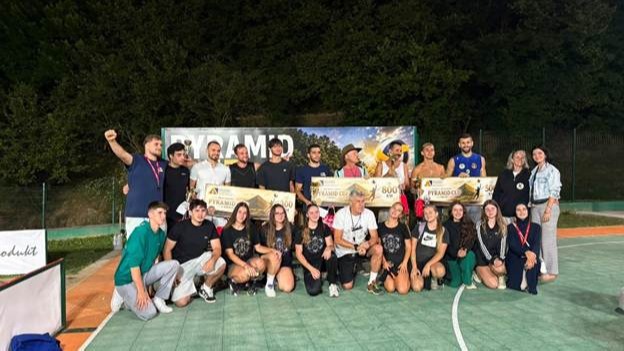 ZAVRŠEN SJAJNI TURNIR U ODBOJCI NA PIJESKU