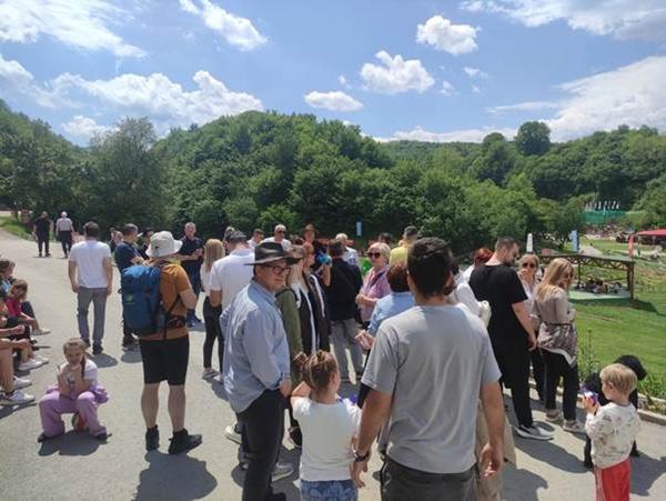EMINENTNI GOSTI IZ BIH I CIJELE REGIJE PROTEKLOG VIKENDA POSJETILI BOSANSKU DOLINU PIRAMIDA