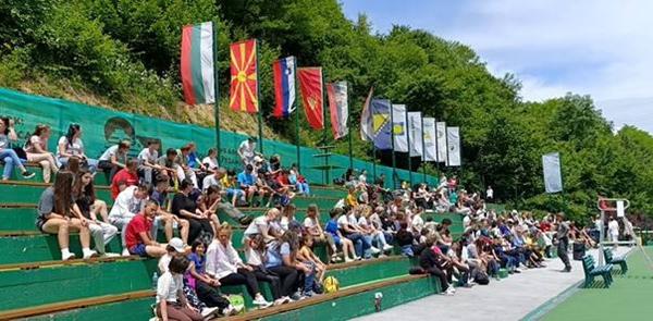 U PARKU „RAVNE 2“ ODRŽANA TRADICIONALNA MANIFESTACIJA „BOSANSKE PIRAMIDE ZA DJECU“